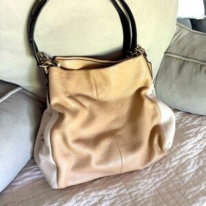 Coach leather crème/tan shoulder bag.